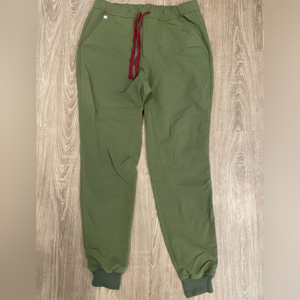 Figs men’s scrub pants. Olive. Medium. Tansen